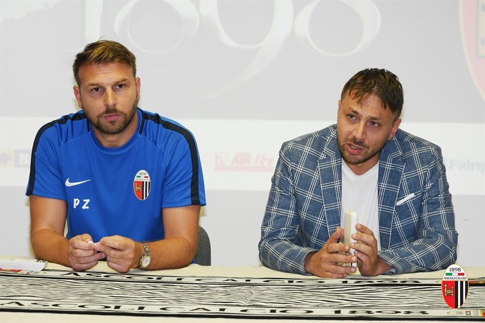 (Il DS Tesoro e l'allenatore Zanetti in conferenza stampa)