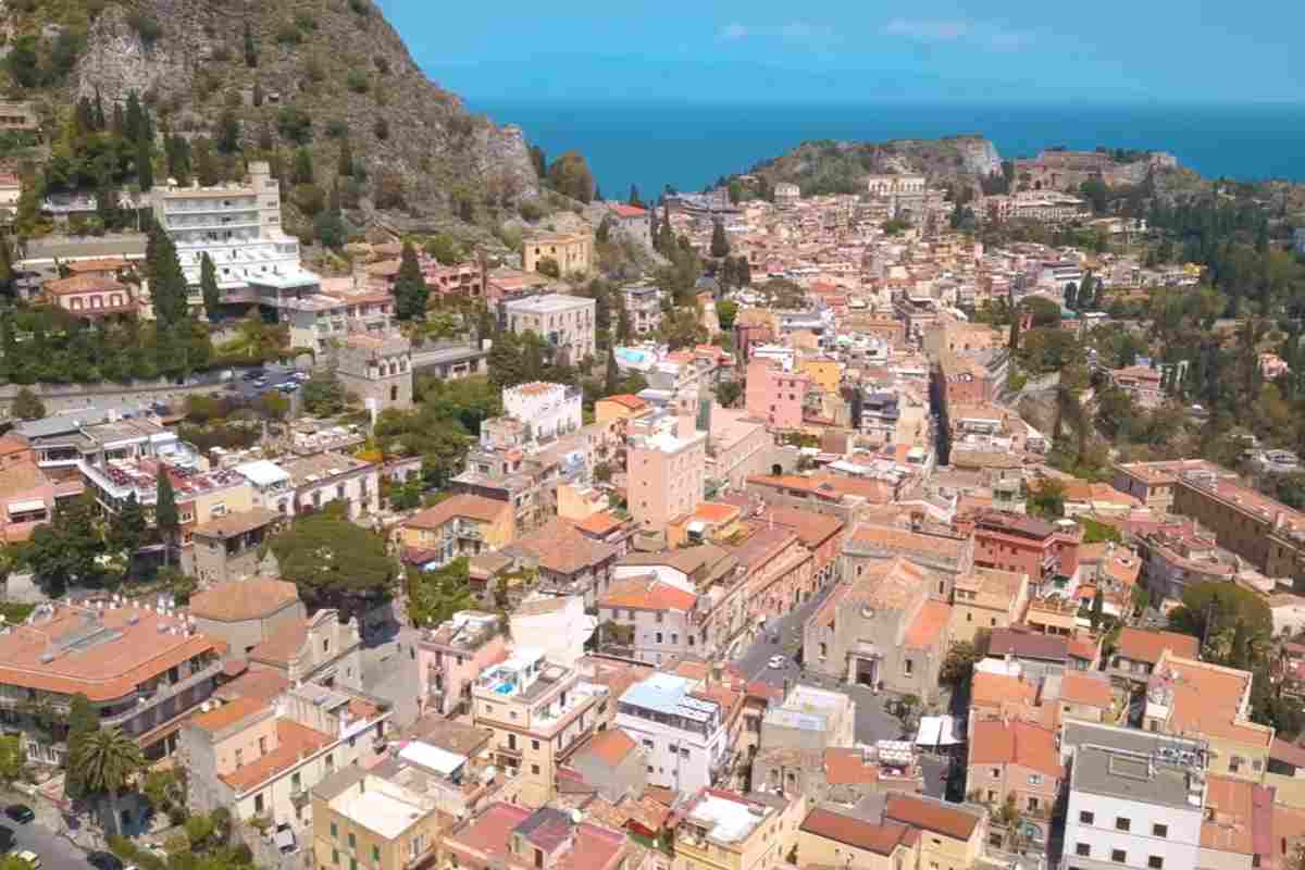 È questa la città italiana più bella da vedere a settembre: e puoi anche fare il bagno al mare