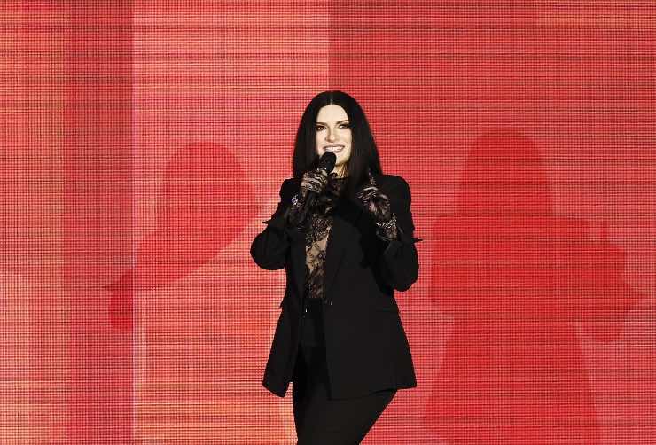 Il video spopola sul web, la perla di saggezza di Laura Pausini