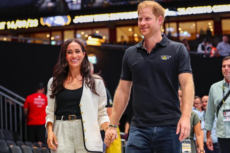 Niente incontro con Re Carlo senza Meghan, la decisione di Harry