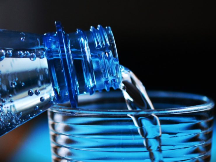 Bere molta acqua effetti sul corpo