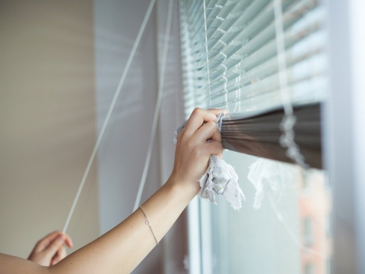 Metodo per lavare finestre casa