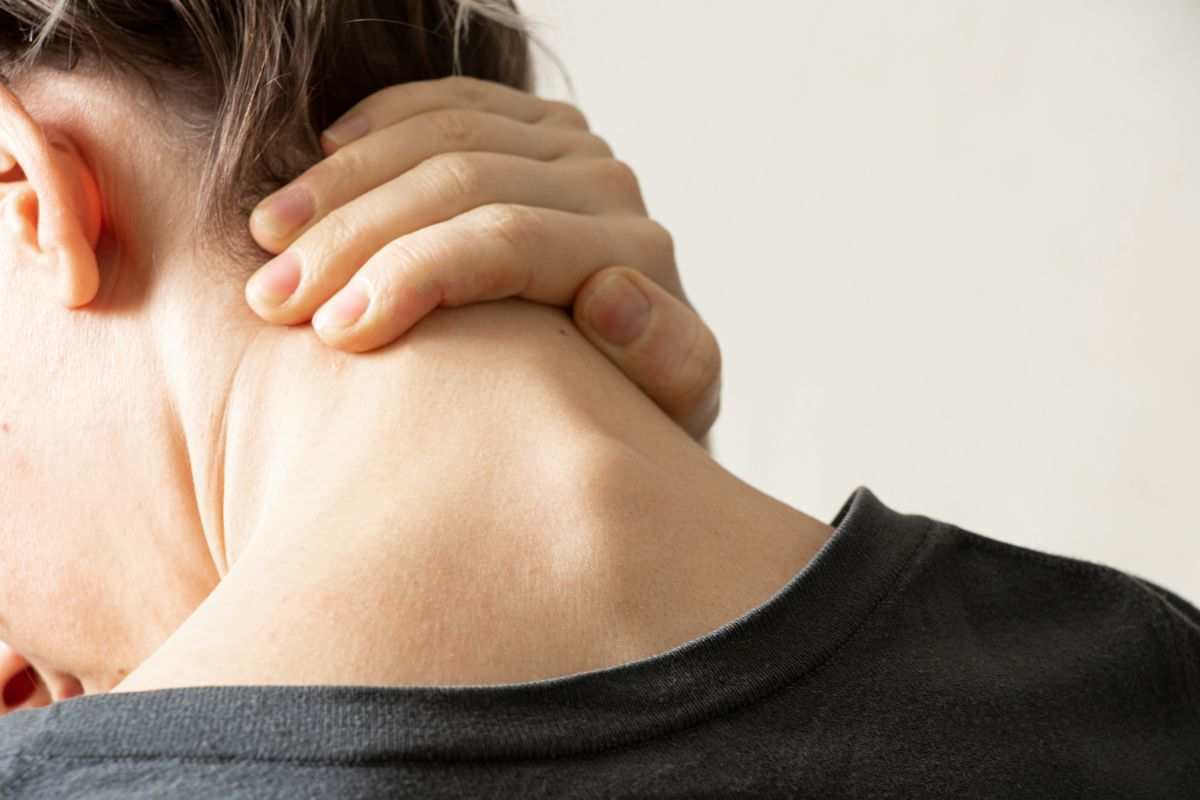 il dolore al collo può avere un impatto significativo sulla nostra vita quotidiana.