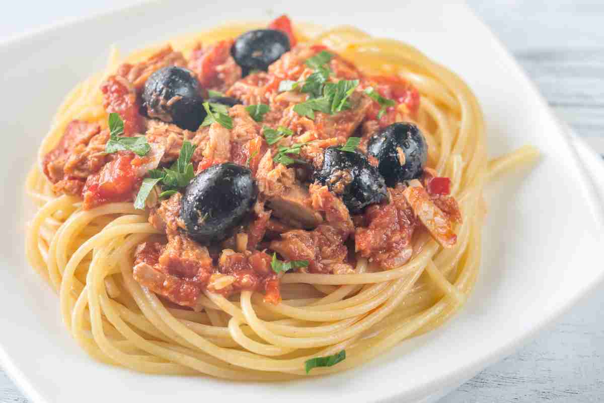 Spaghetti all'ascolana ricetta con olive nere