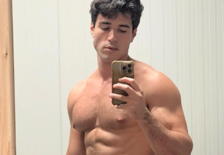 Danilo D'Agostino a torso nudo su Instagram, l'attore è irriconoscibile