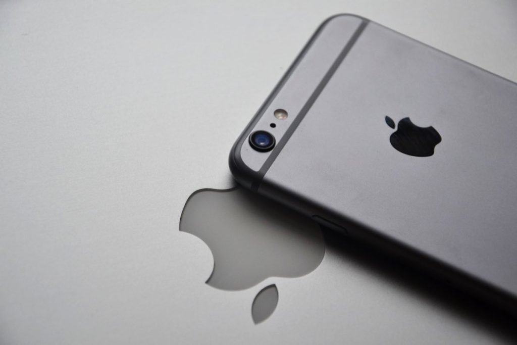 Nuovo iPhone 16 Apple cambia idea