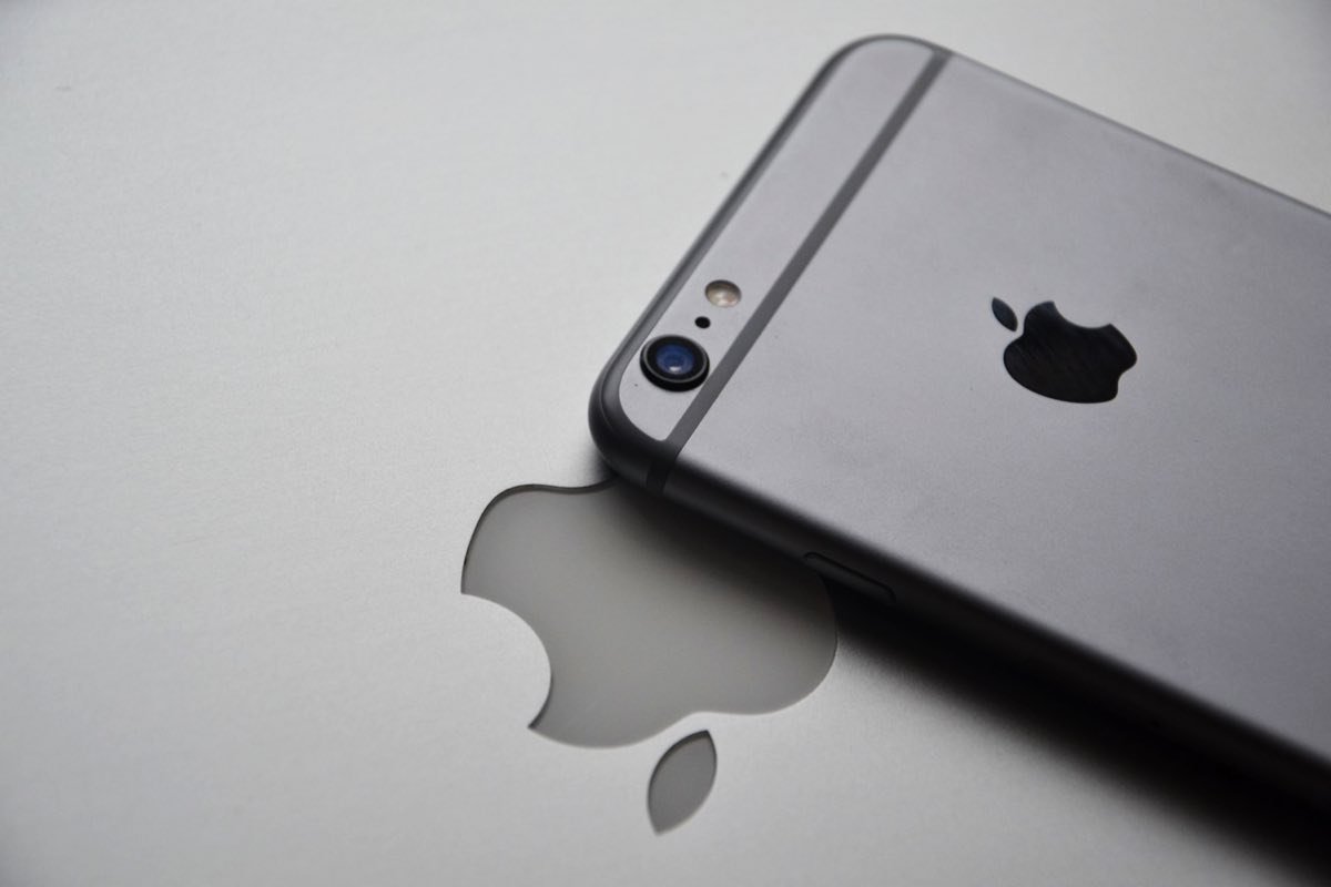 Nuovo iPhone: Apple cambia idea e ricomincia da zero il progetto