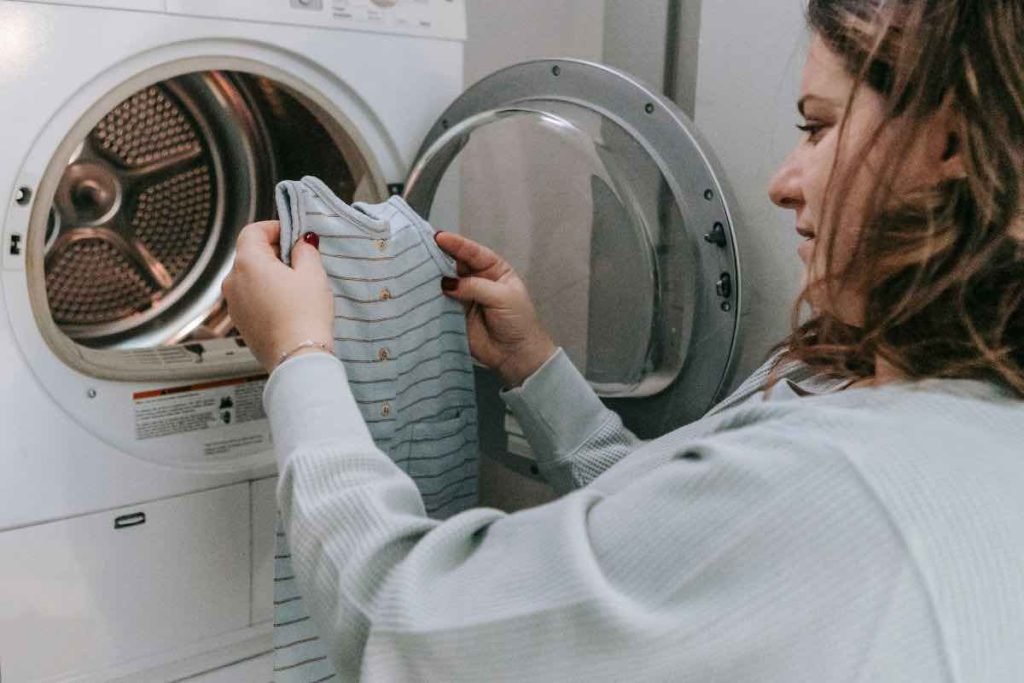 Legge quanto consuma la lavatrice e stacca la spina