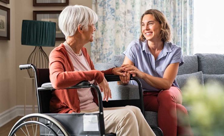 Come ottenere gli aiuti per anziani non autosufficienti