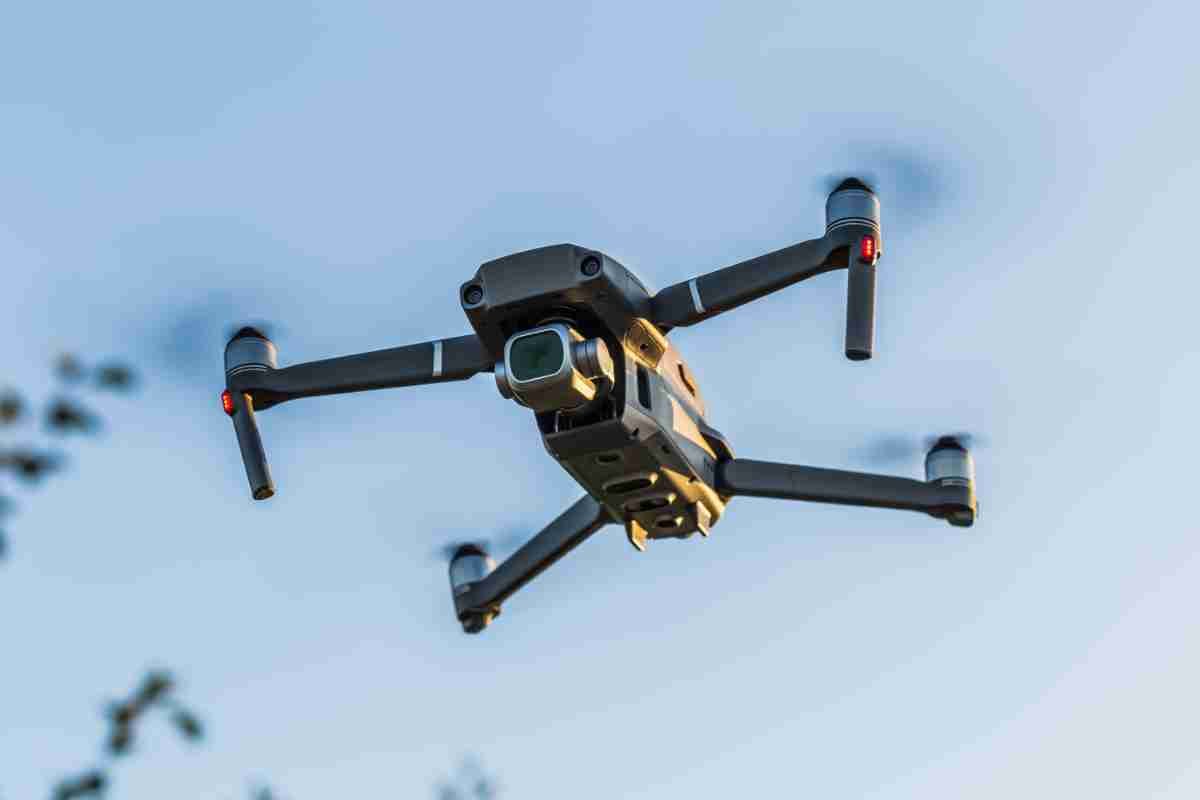 smartphone in carcere con drone
