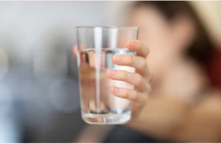 Bere acqua fa dimagrire?