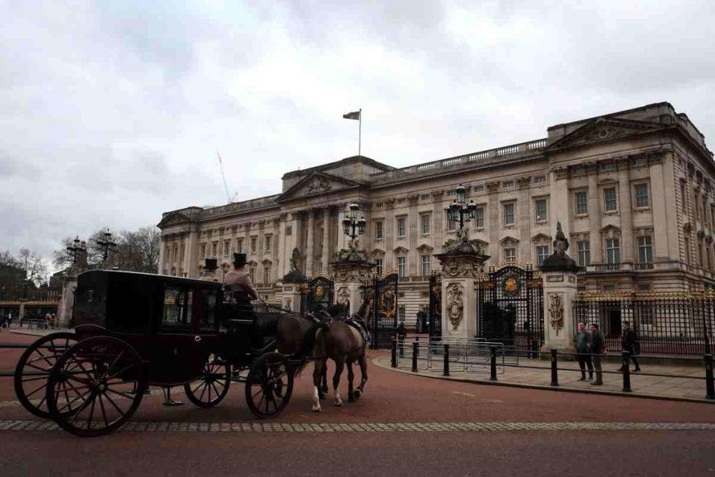 Buckingham Palace annuncia la tragica morte