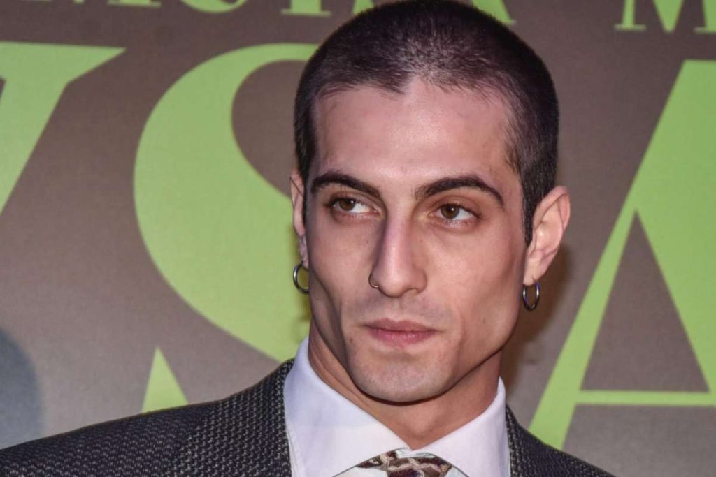 Damiano David: irriconoscibile sul palco con i Maneskin