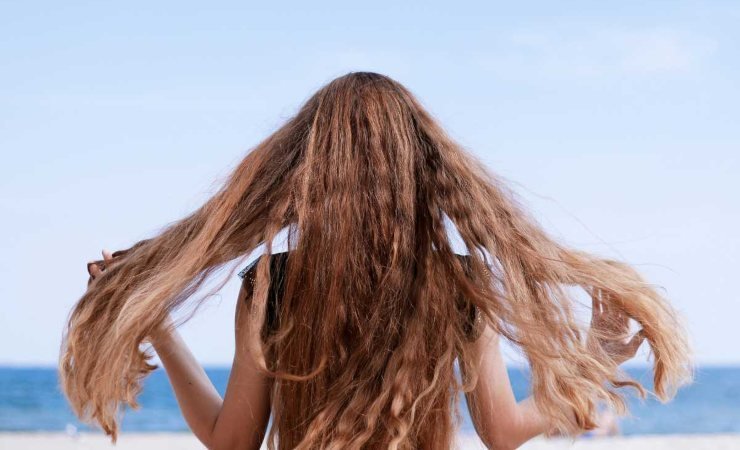 Effetto paglia estivo: tre prodotti immancabili per i capelli