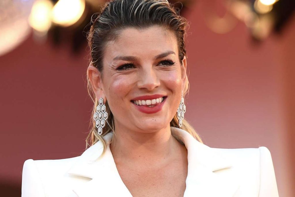 Emma Marrone condivide una foto acqua e sapone