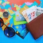 È meglio usare i contanti o la carta in vacanza all'estero?