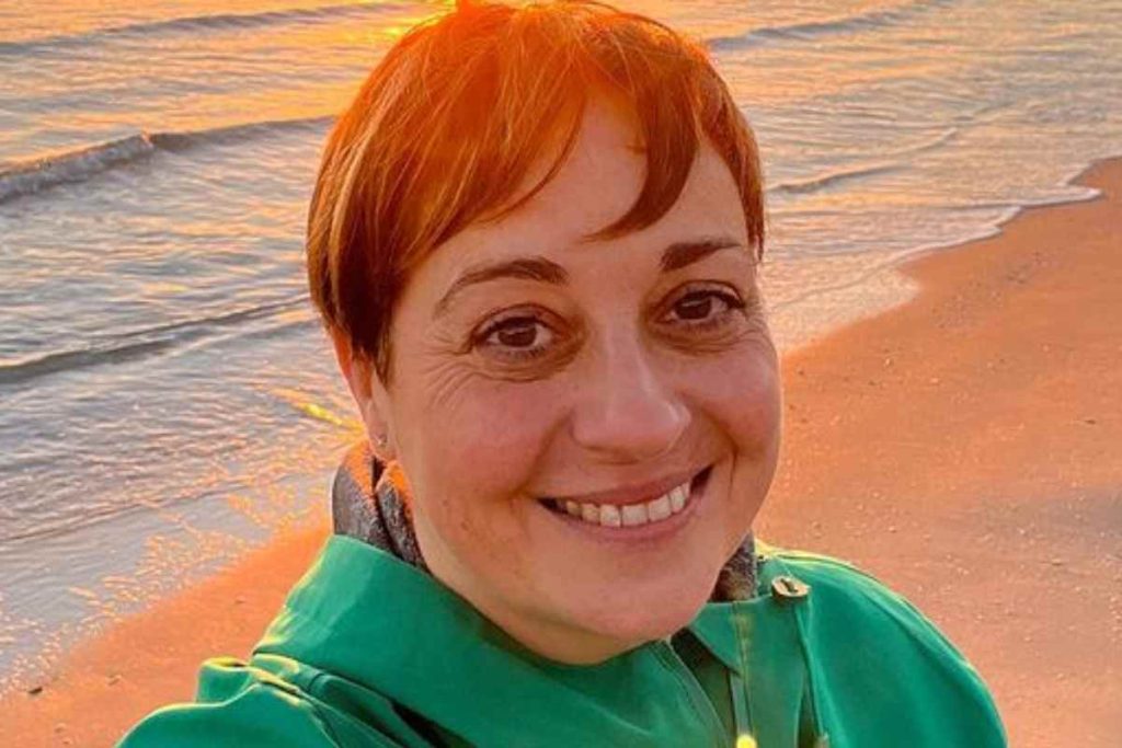 Benedetta Rossi appare in versione sirenetta al mare