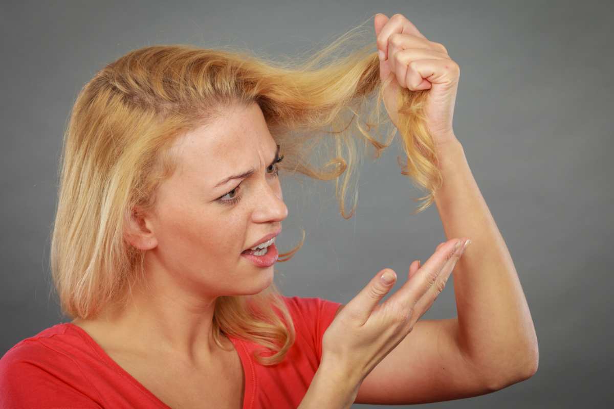 Curare i capelli decolorati