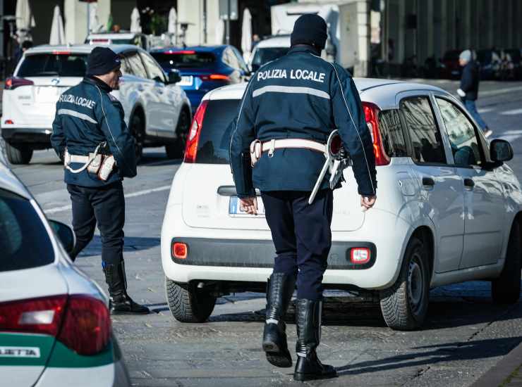 Vigili urbani armamento: ultime