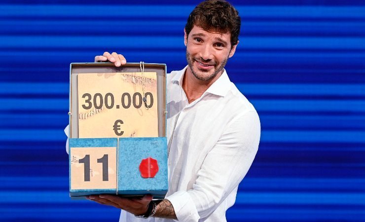 Stefano De Martino parla dei pacchi di Affari Tuoi