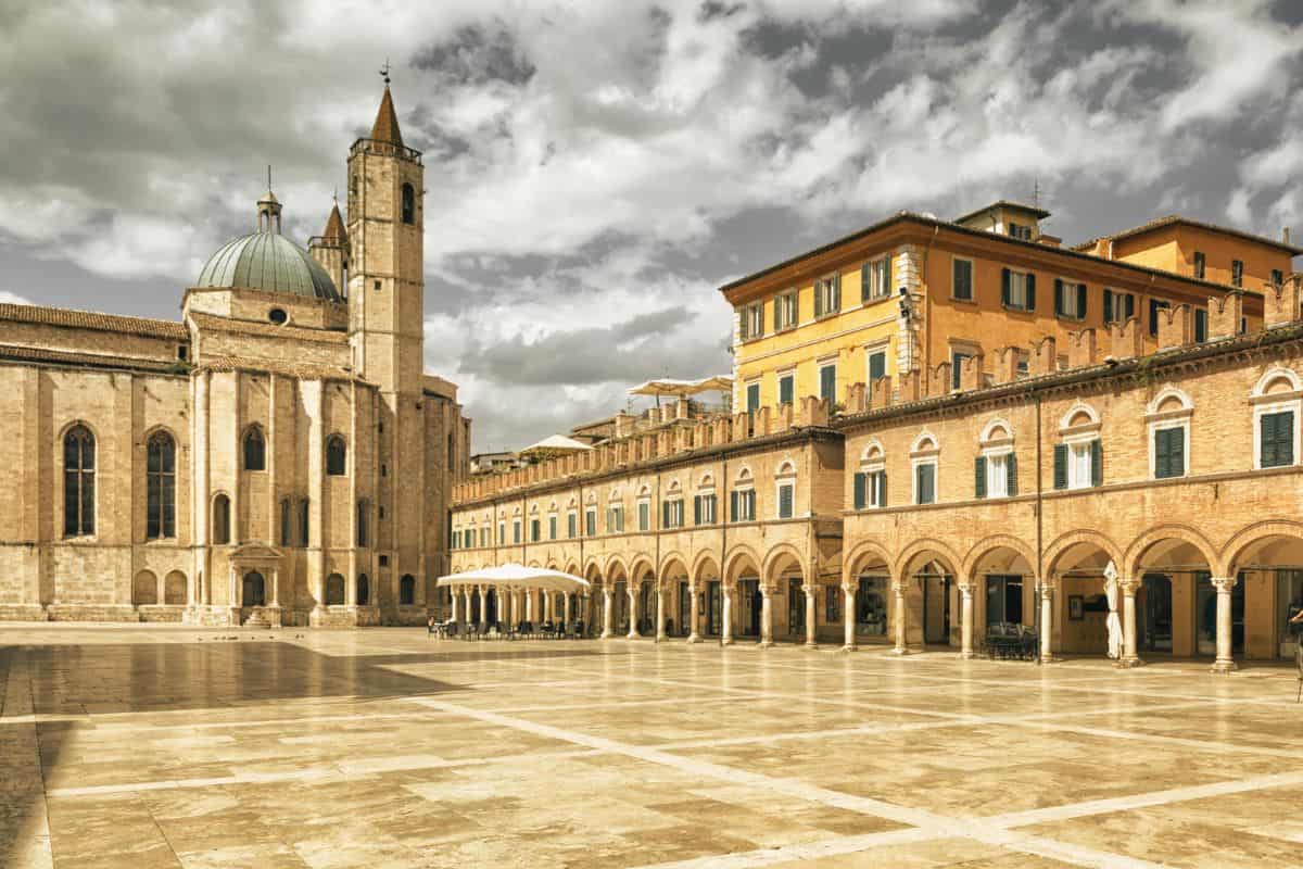 ascoli piceno piazza popolo