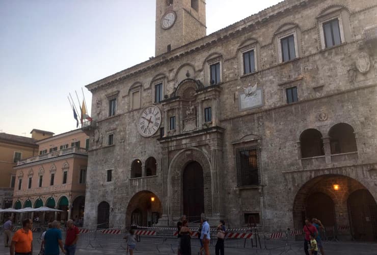 ascoli palazzo dei capitani del popolo transennato