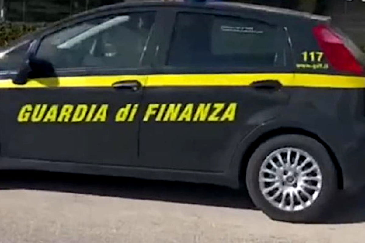 guardia di finanza auto