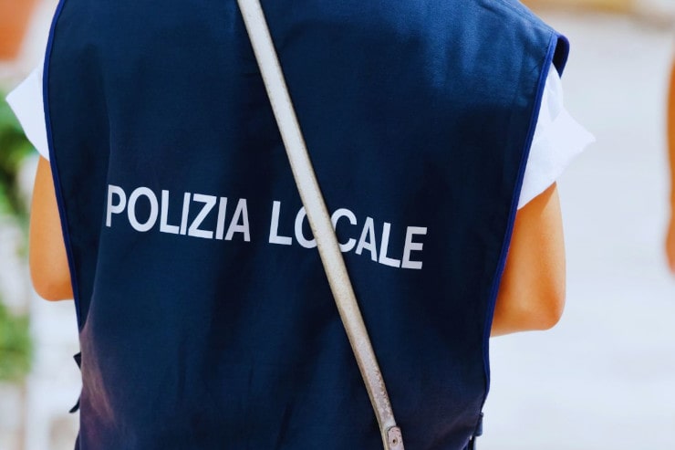 polizia locale agente