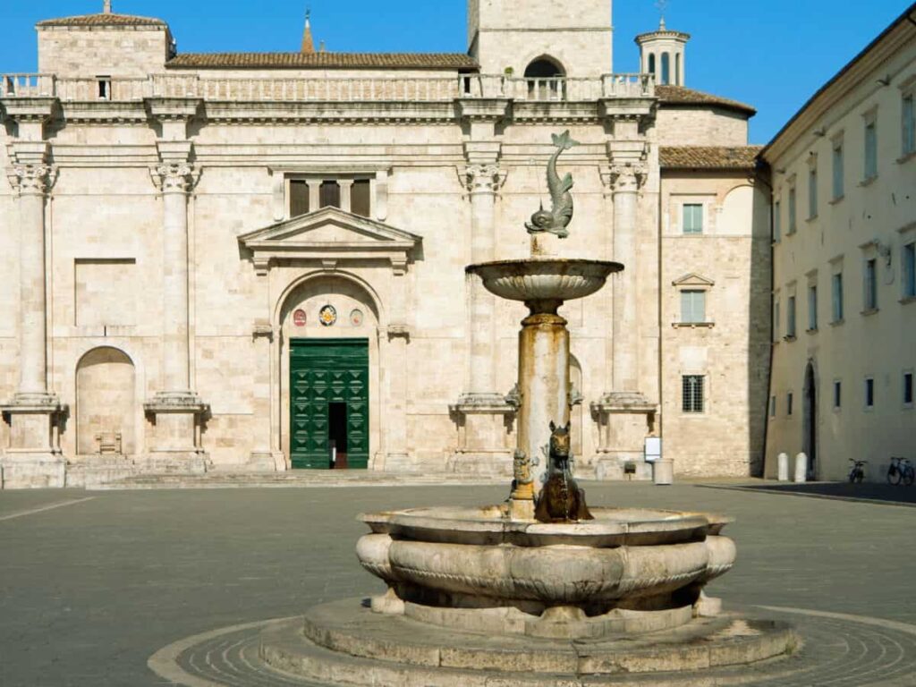 ascoli piazza arringo