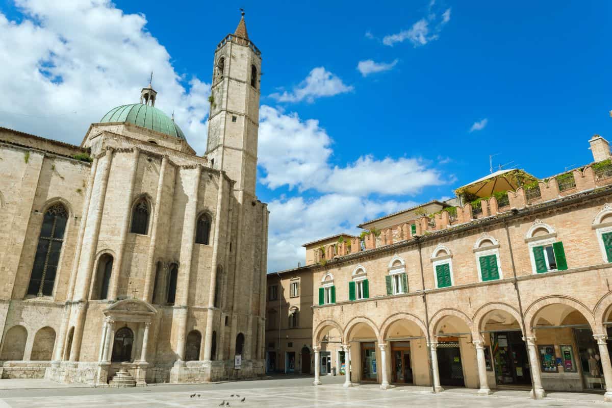 ascoli piceno piazza popolo