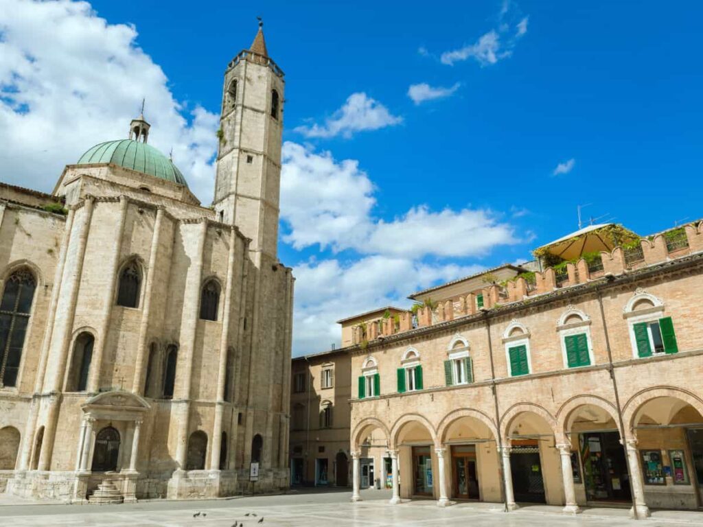 ascoli piceno piazza del popolo