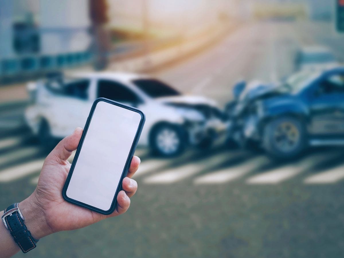 incidente stradale smartphone