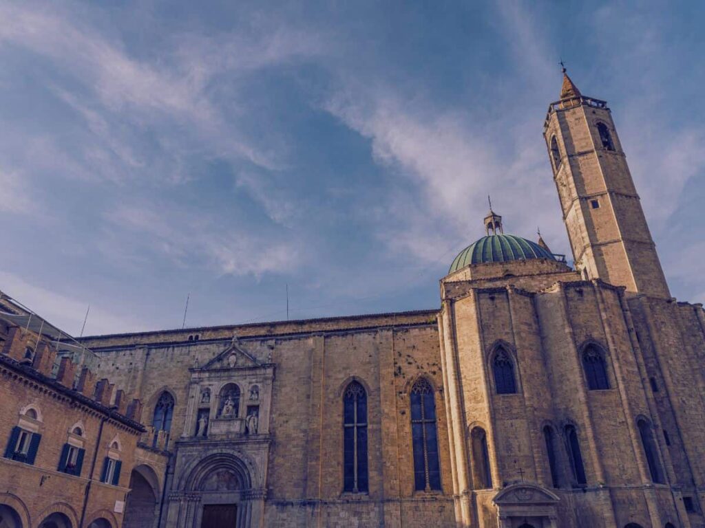ascoli piceno piazza del popolo basilica san francesco