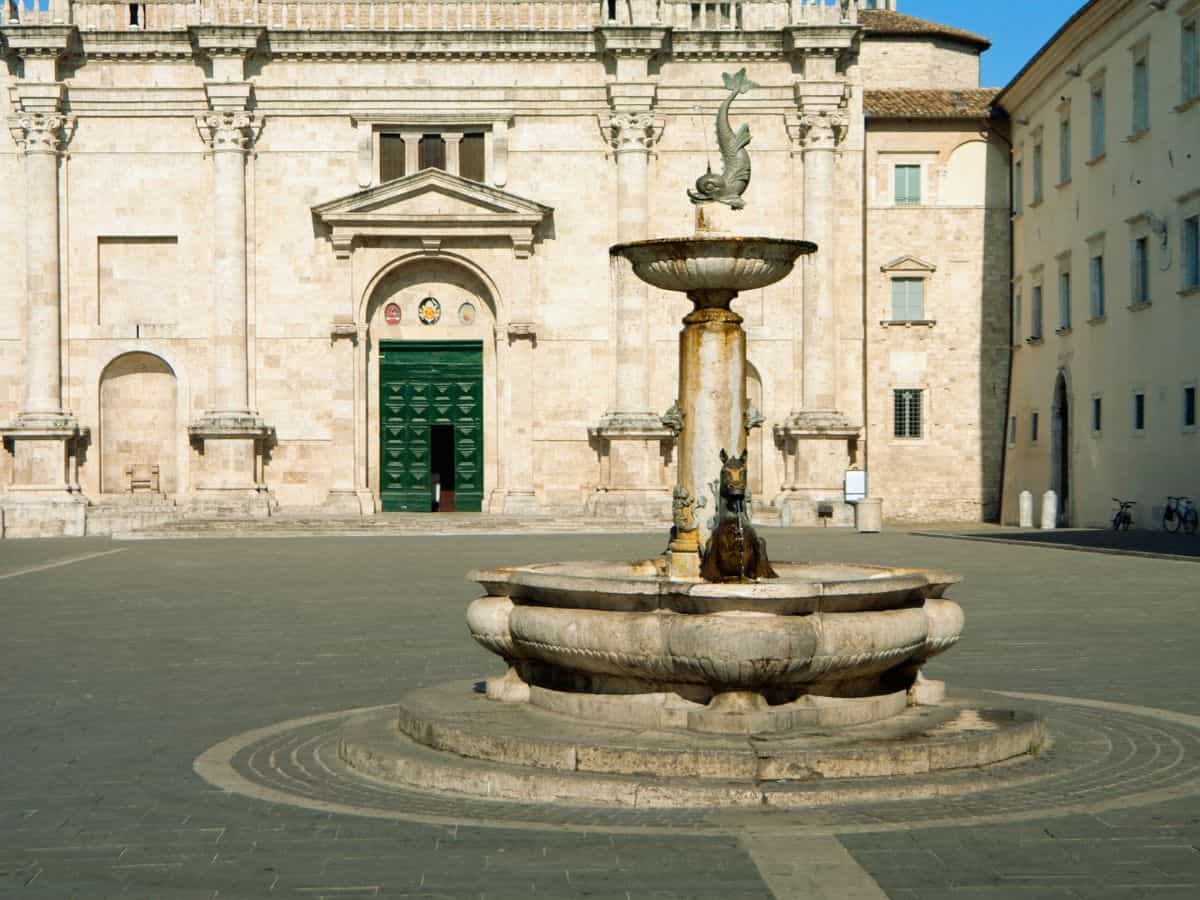 ascoli piazza arringo cattedrale