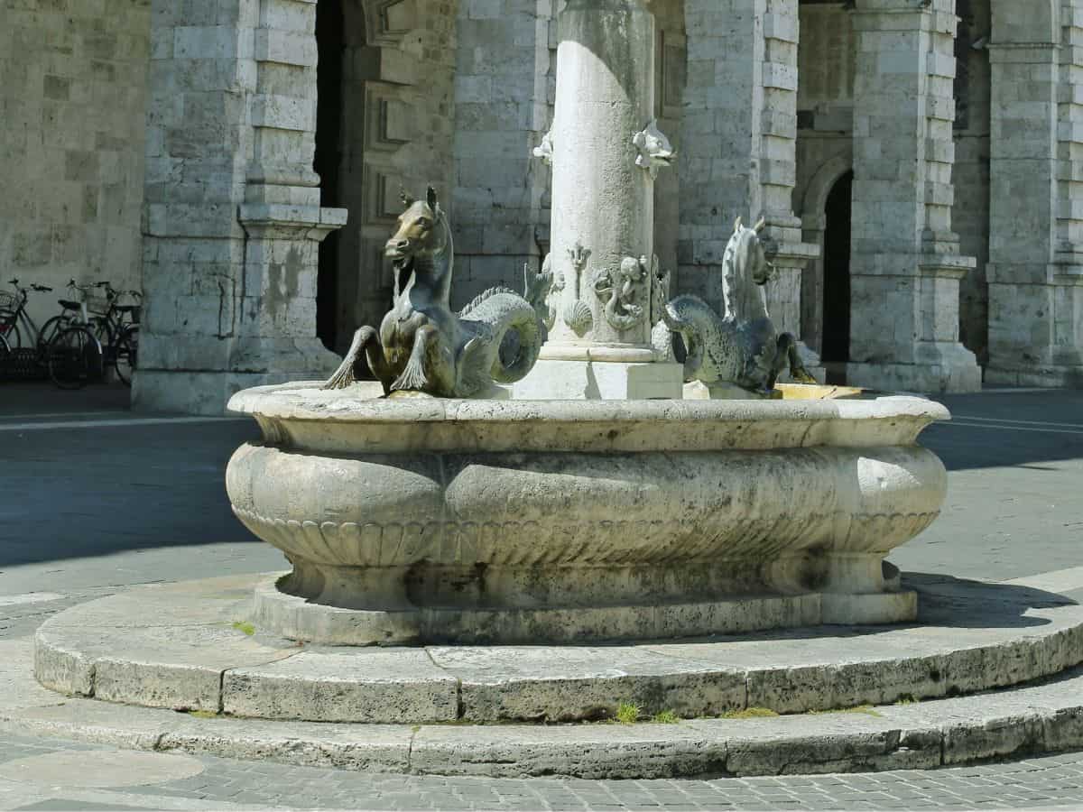 ascoli piazza arringo fontana
