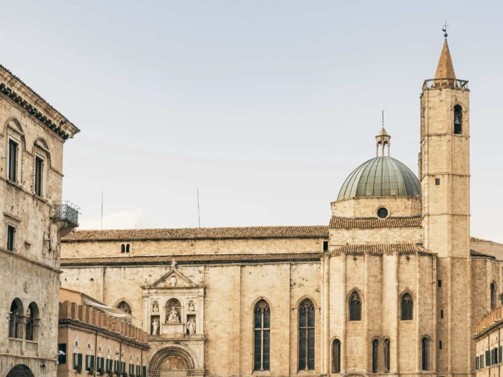 ascoli piceno piazza popolo