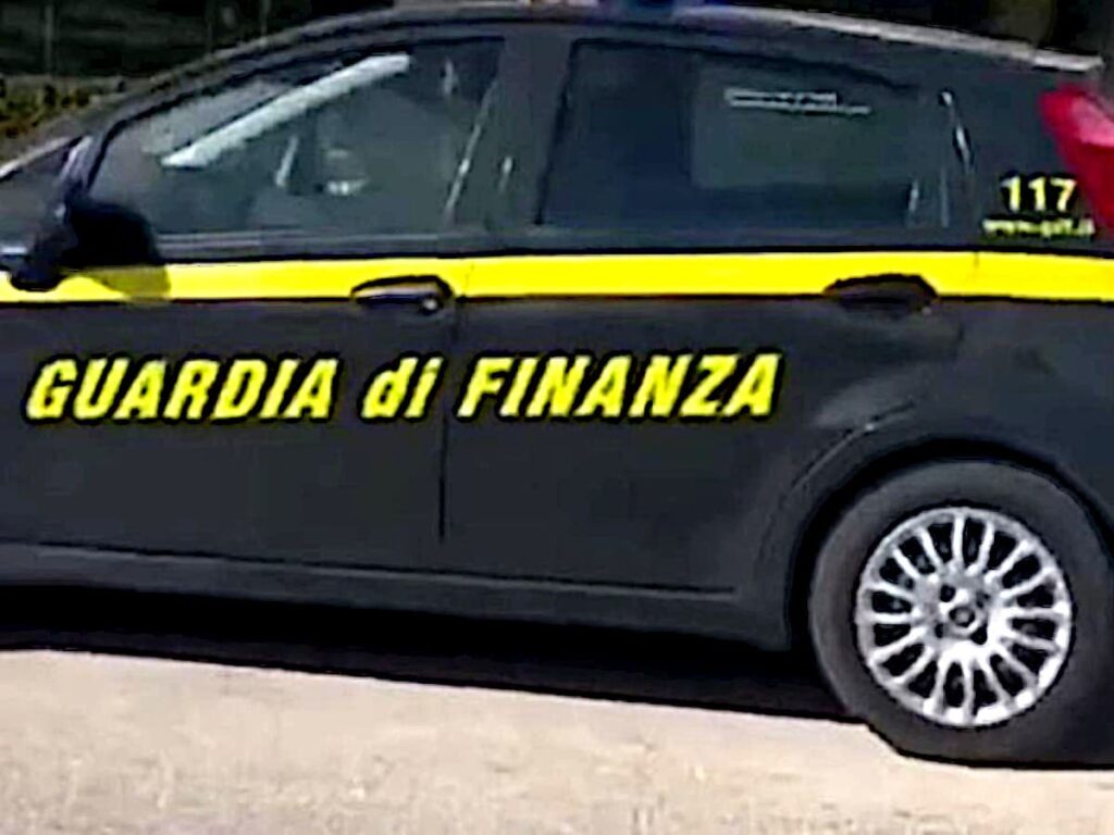 guardia di finanza auto
