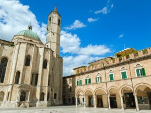 ascoli piceno piazza popolo