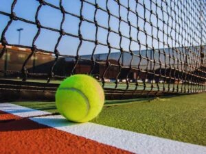 campo tennis rete pallina
