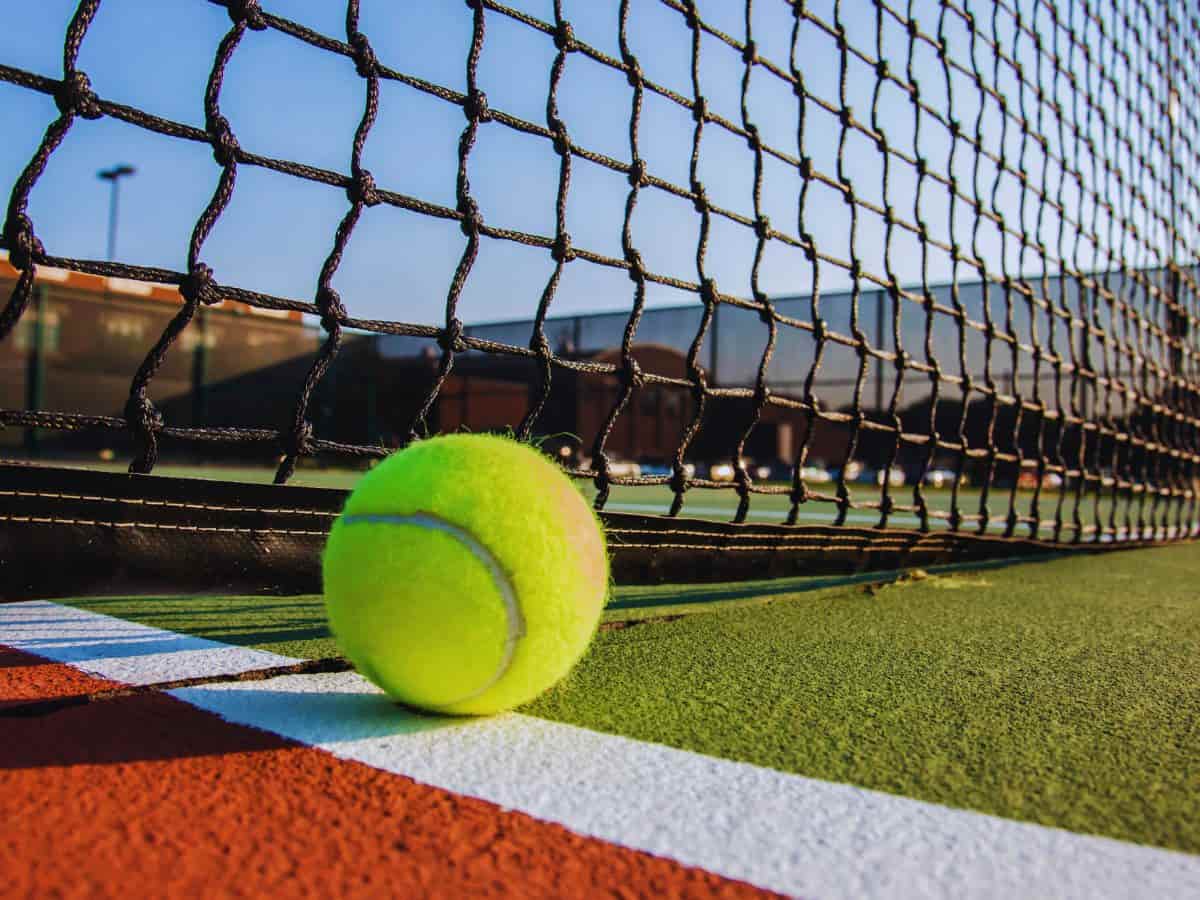campo tennis rete pallina