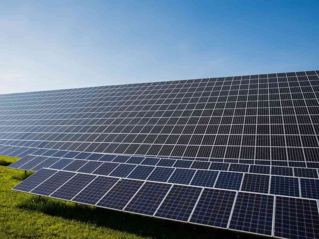 pannelli fotovoltaici campo