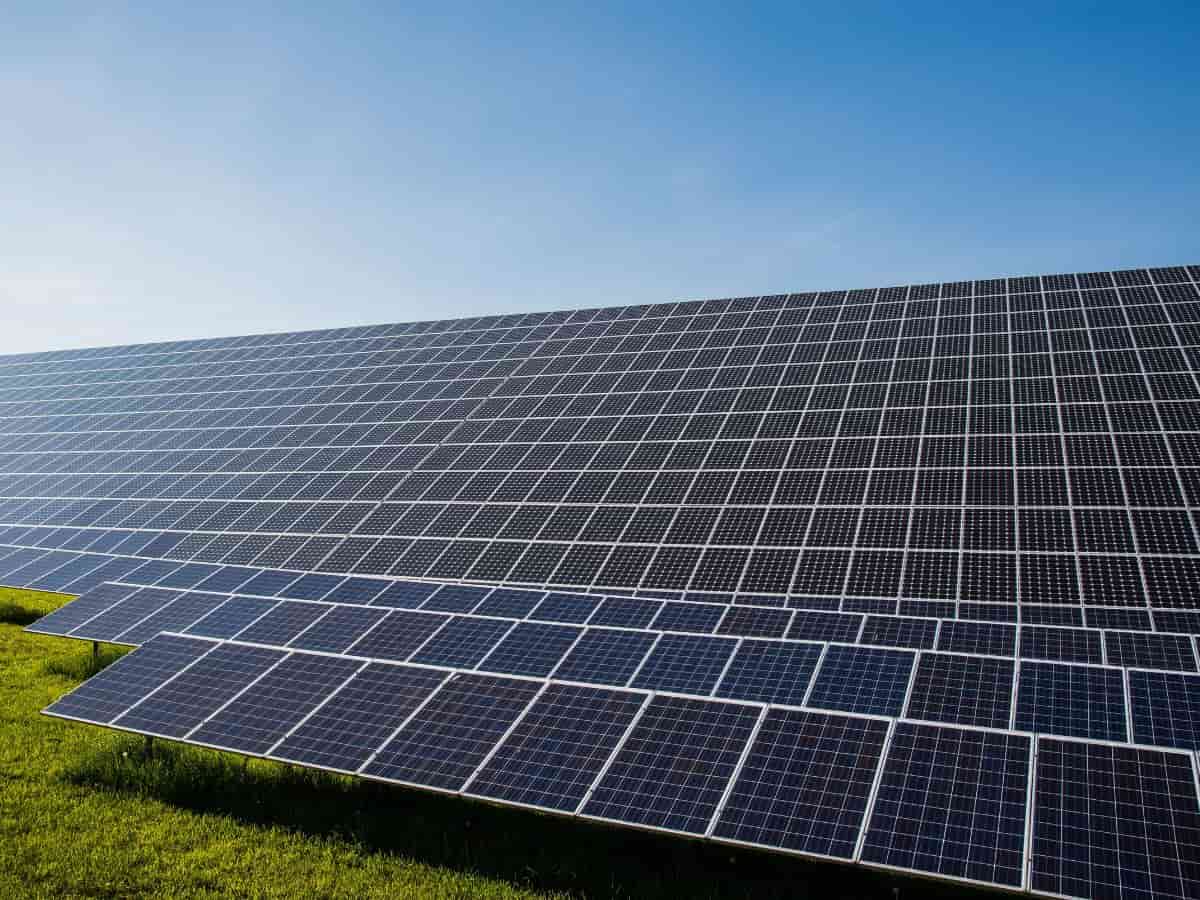 pannelli fotovoltaici campo