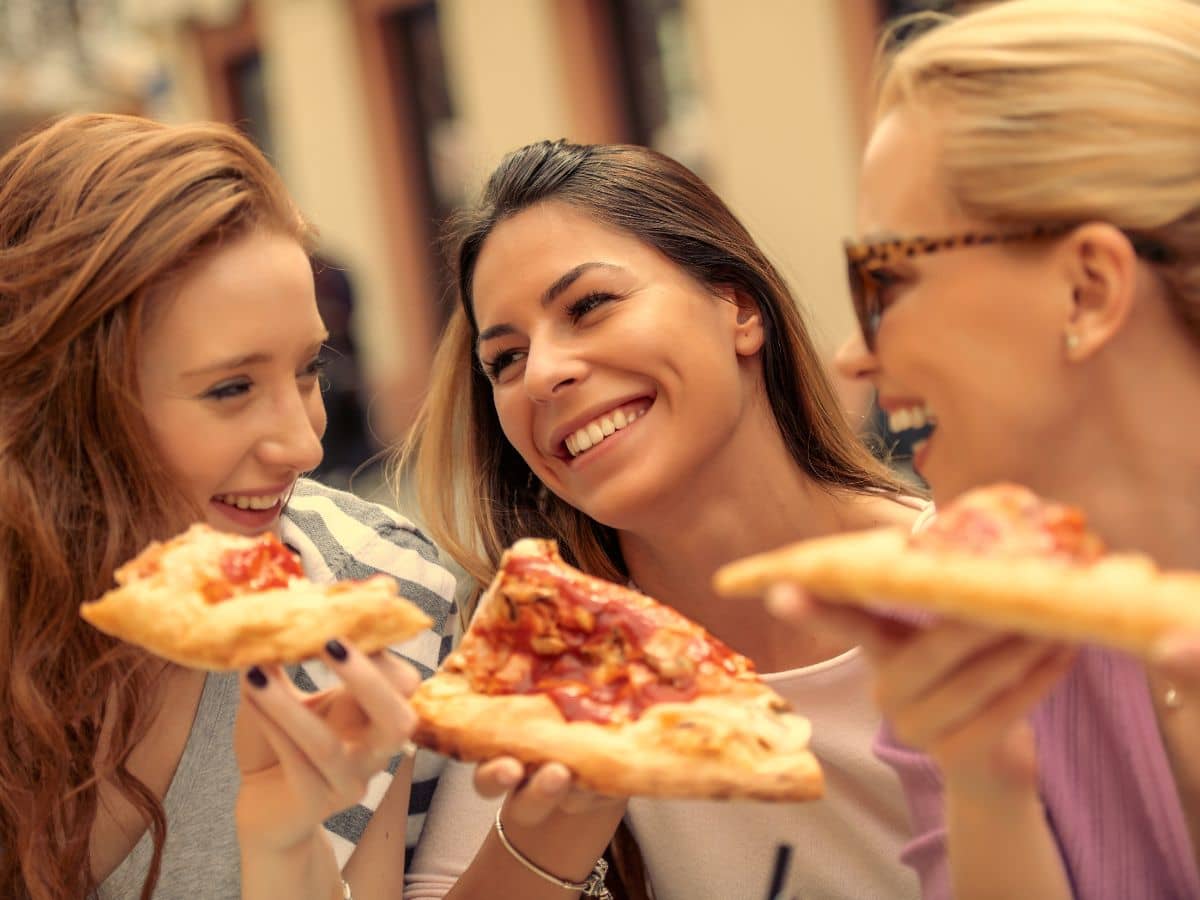 pizza fetta ragazze
