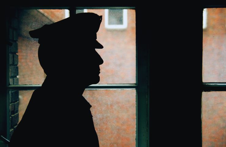 poliziotto carcere
