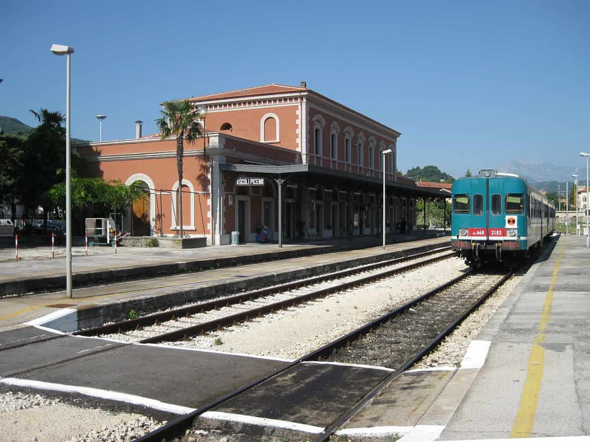 ascoli stazione ferroviaria