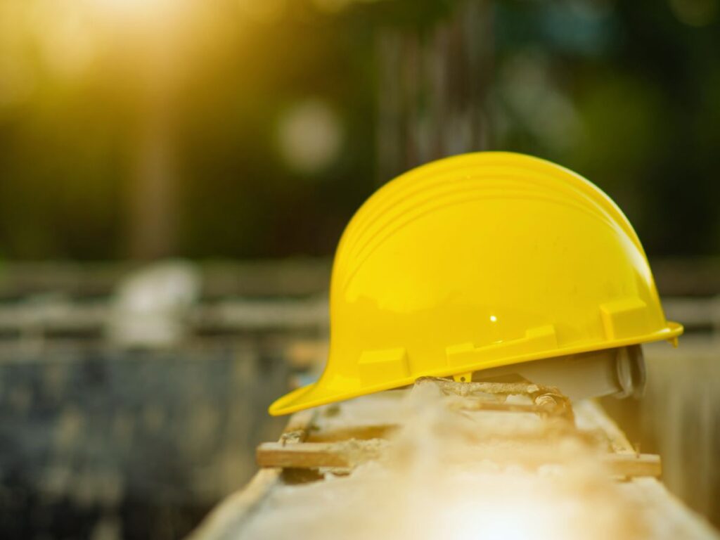 cantiere edile casco