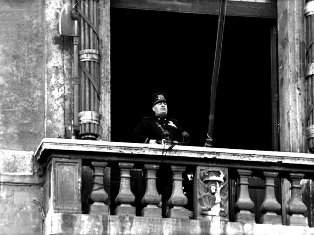 mussolini piazza venezia