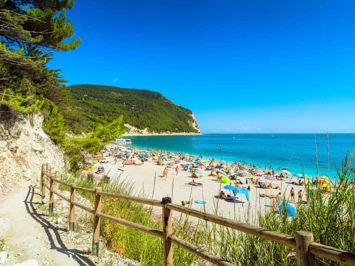 spiaggia sirolo conero