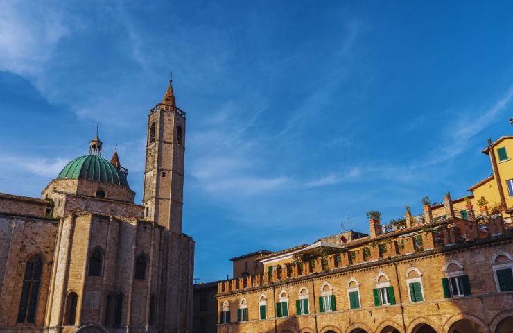 ascoli piceno piazza popolo