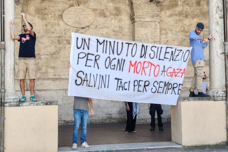 salvini striscione